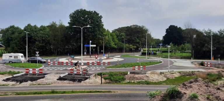 Nieuwe rotonde Postweg open voor verkeer