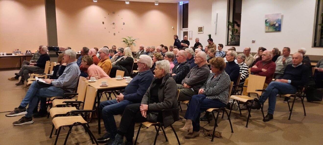 Dorpsraadbijeenkomst over 'Lunteren Veilig' druk bezocht